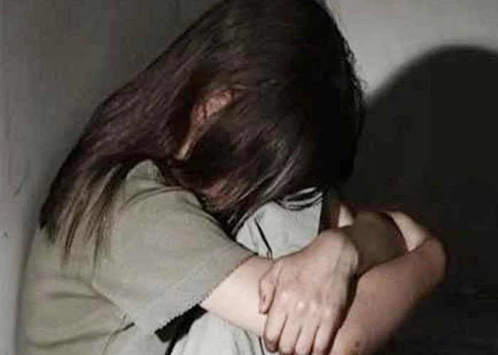 नाबालिग से छेड़छाड़
