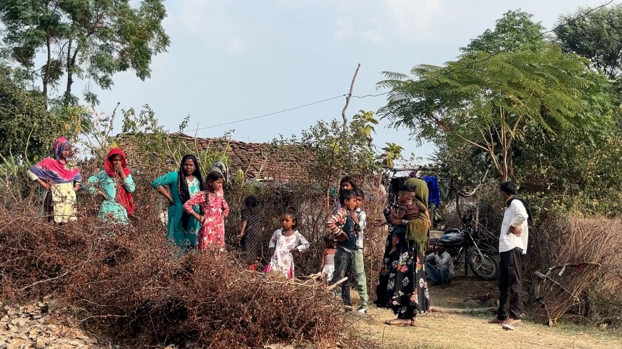 MP के हिंदुओं को कुरान पढ़ाया जा रहा है , अजान सुनाई जा रही है ? Aayudh की टीम का बड़ा खुलासा