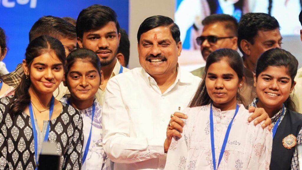 Free Laptop Yojana ; CM mohan yadav with students