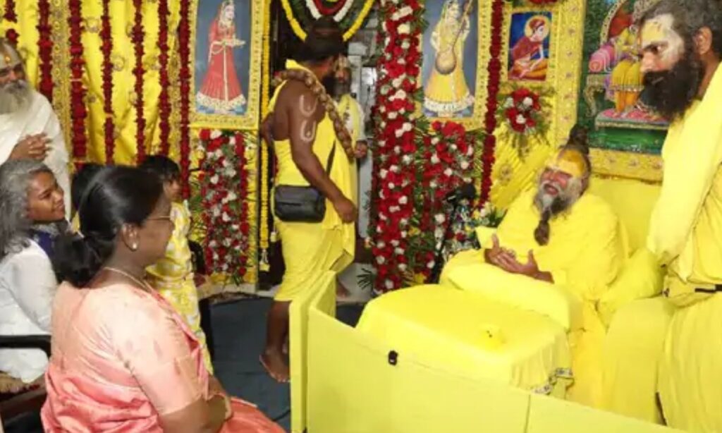 President Meet Premanand Maharaj