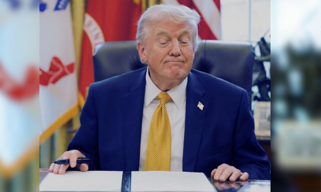 Donald Trump Signature