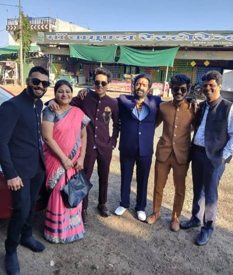 मनोज पुगलिया की परिवार के साथ फोटो