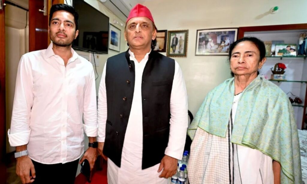 Akhilesh Meets Mamata