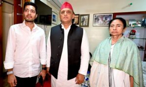 Akhilesh Meets Mamata