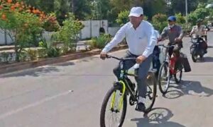 Jabalpur High Court Justice D.D. Bansal Arrives Court on Bicycle