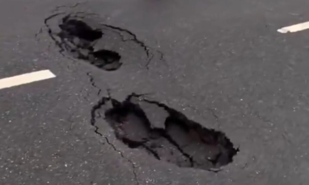 Potholes on the Delhi-Dehradun Expressway